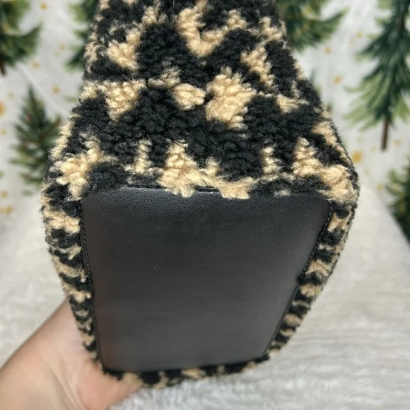 Michael Kors Black and Tan Teddy Bear Women's Bag...EUC - Picture 4 of 8